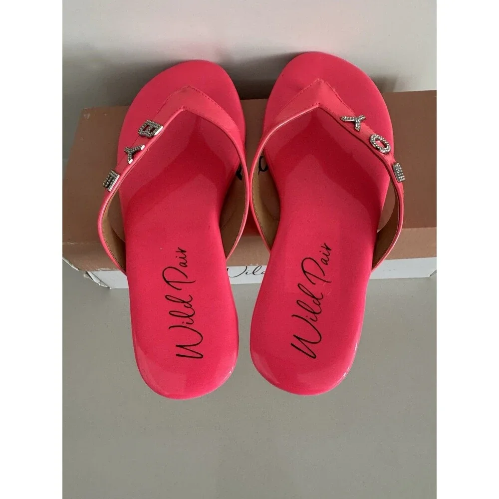 WILD PAIR Womens Pink Rhinestone Fantasia Round Toe Slip On Thong Sandals 9.5 M